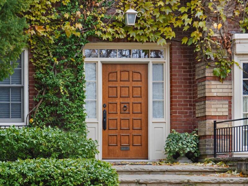 Portes en bois ou en PVC, quelles diff&eacute;rences pour l'entr&eacute;e de votre maison &agrave; Amiens ?