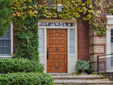 Portes en bois ou en PVC, quelles diff&eacute;rences pour l'entr&eacute;e de votre maison &agrave; Amiens ?